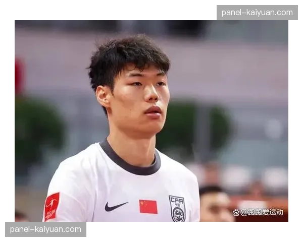 成都蓉城签下年轻后卫贺一然:为引进拜合拉木支付超1600万人民币转会费 成都蓉城签下年轻后卫贺一然:为引进拜合拉木支付超1600万人民币转会费